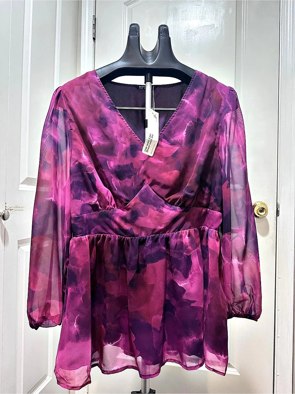NWT BloomChic Plus Size Abstract Floral Print V-Neck Long Sleeve Peplum Blouse
